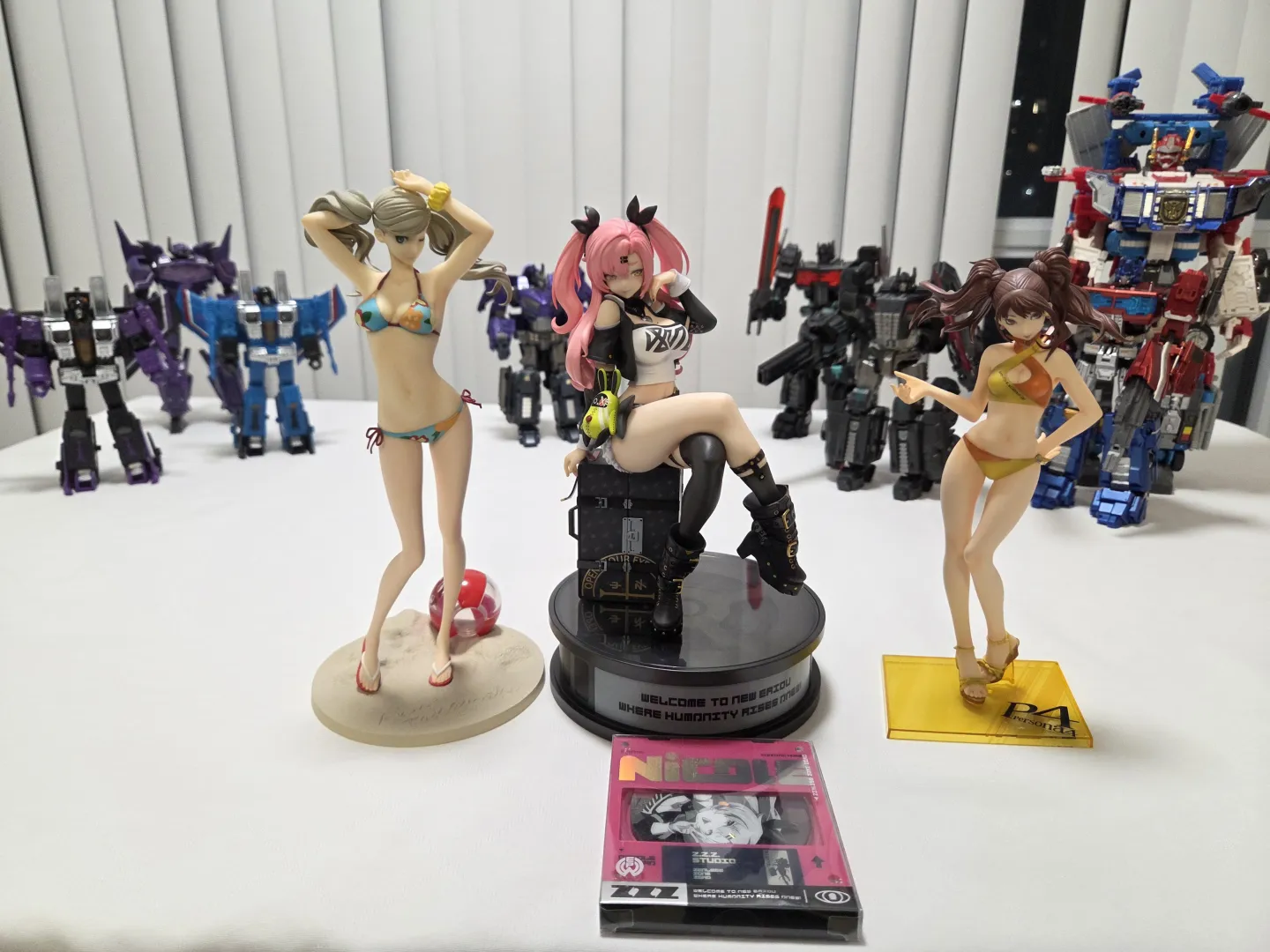 Bikini Ann and Rise joined by Nicole Demara for the twintail trinity