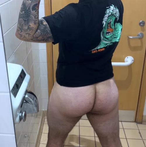 Booty out on leg day