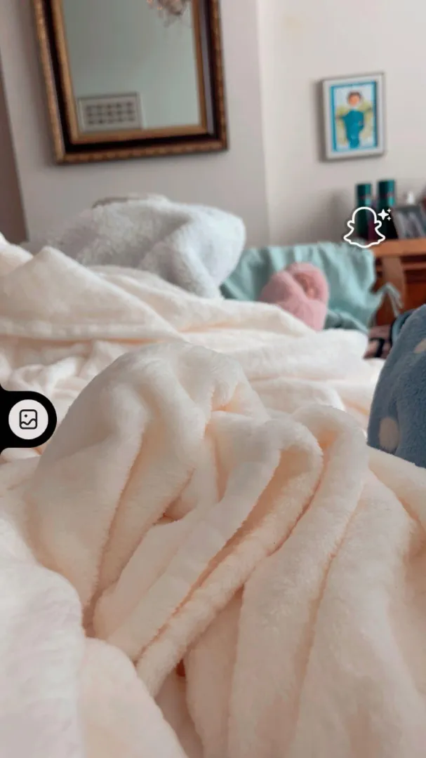 Can someone come and kiss my feet 