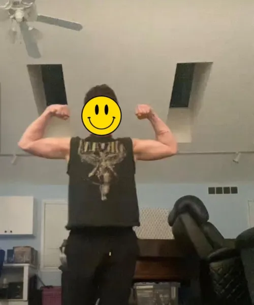 Can someone please do a cum tribute of me please