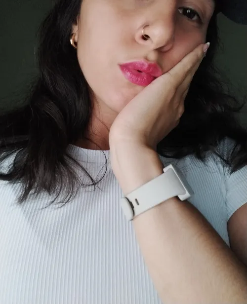 Do you like the colour of my lips?