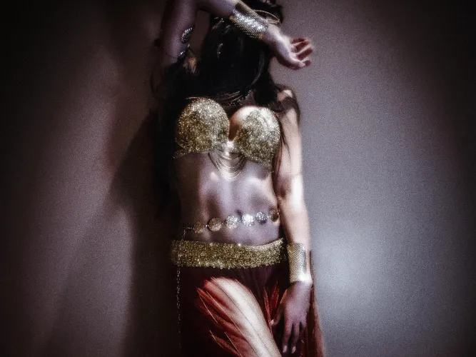 Every movement wakes the jewels