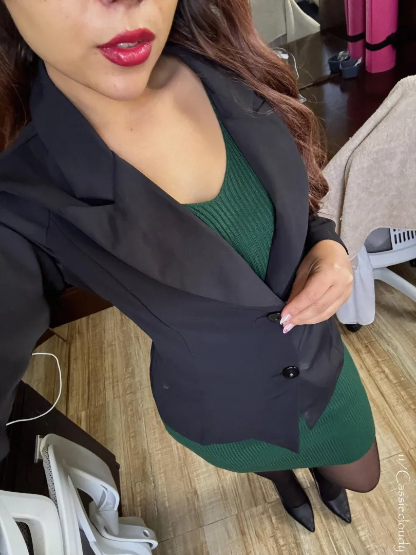feeling sexy in this office attire