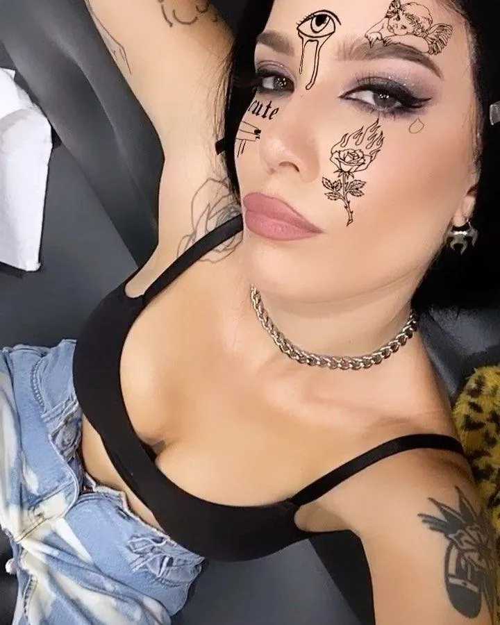 Focus on her eyes. No looking down, perv