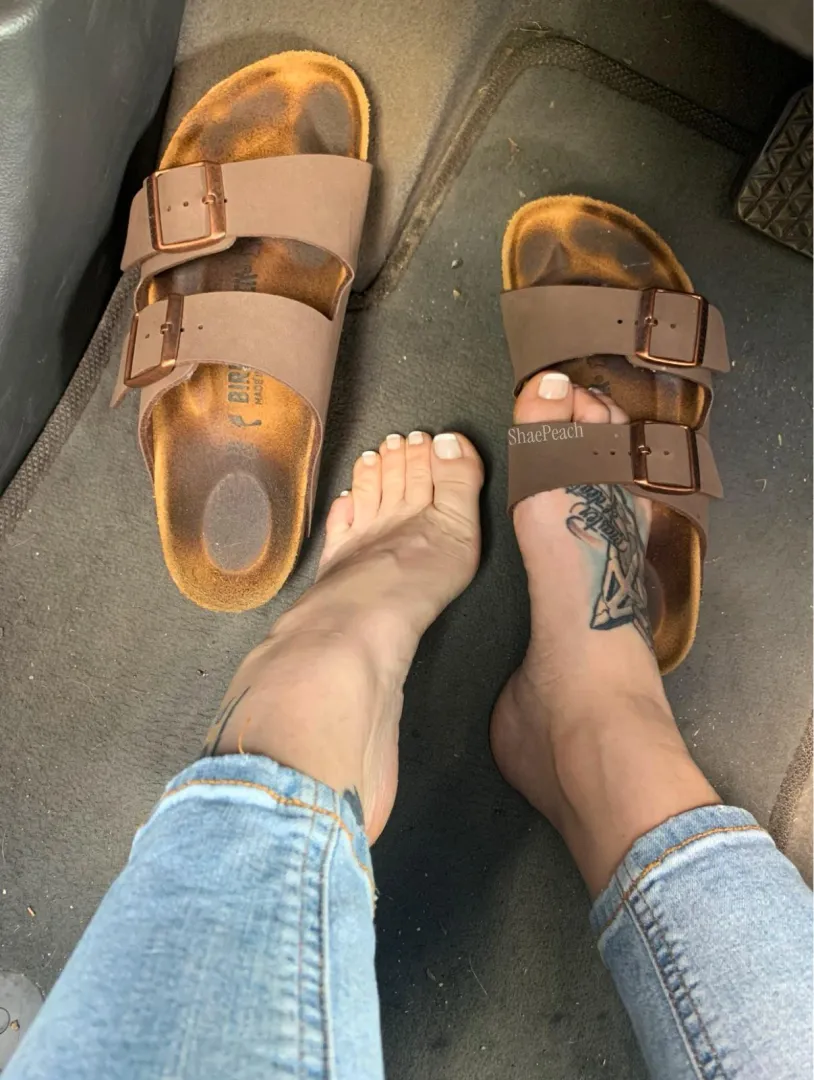 French pedi in the car again 
