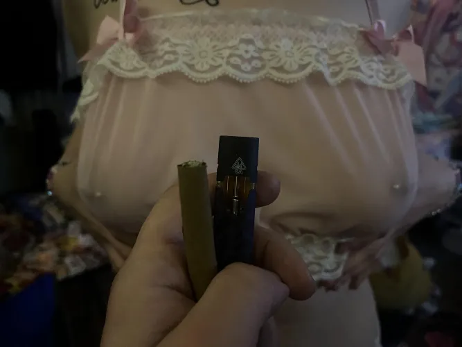 My gf rolled us a blunt ;3