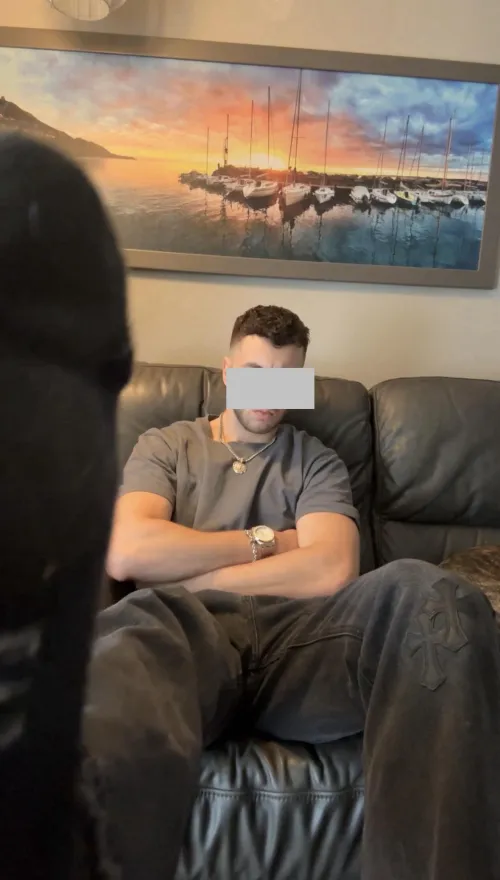 Nice biceps, nice feet. Your ultimate weakness.