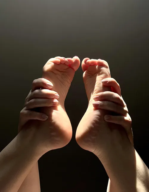 Slip right in my tight grippy soles ☺️