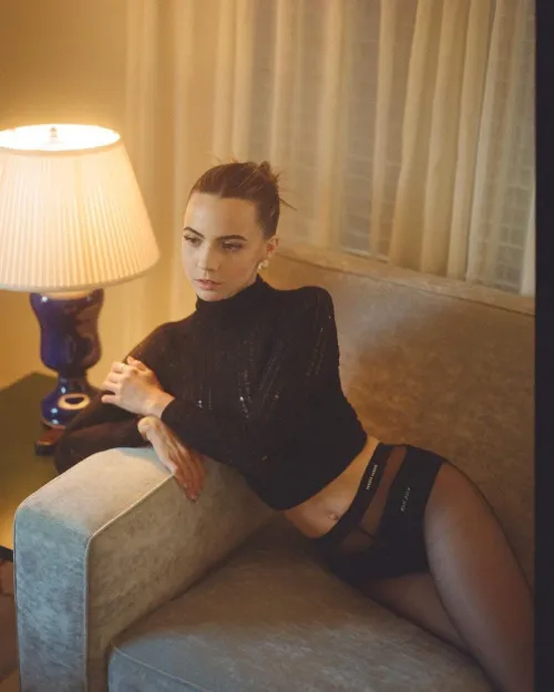 So gorgeous  she never needed to touch her face