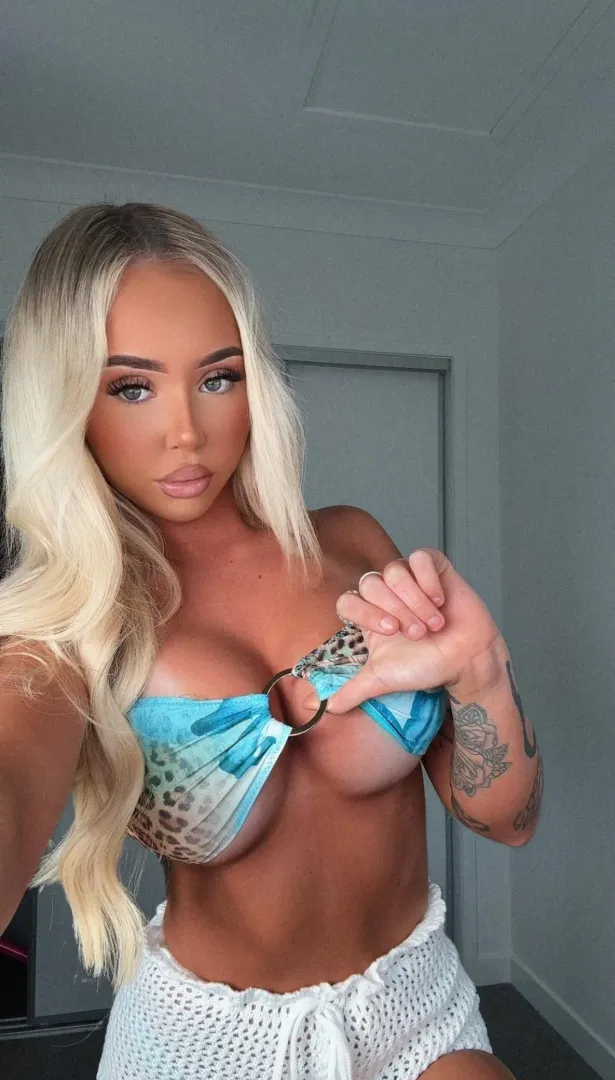 They’re just bursting out ;)