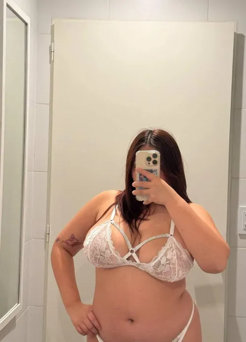 Who wants to play with my big titties