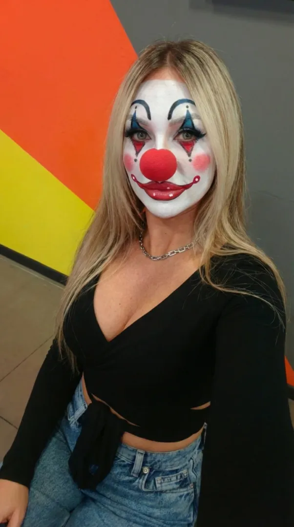 Would you like to smell this clown's pussy?