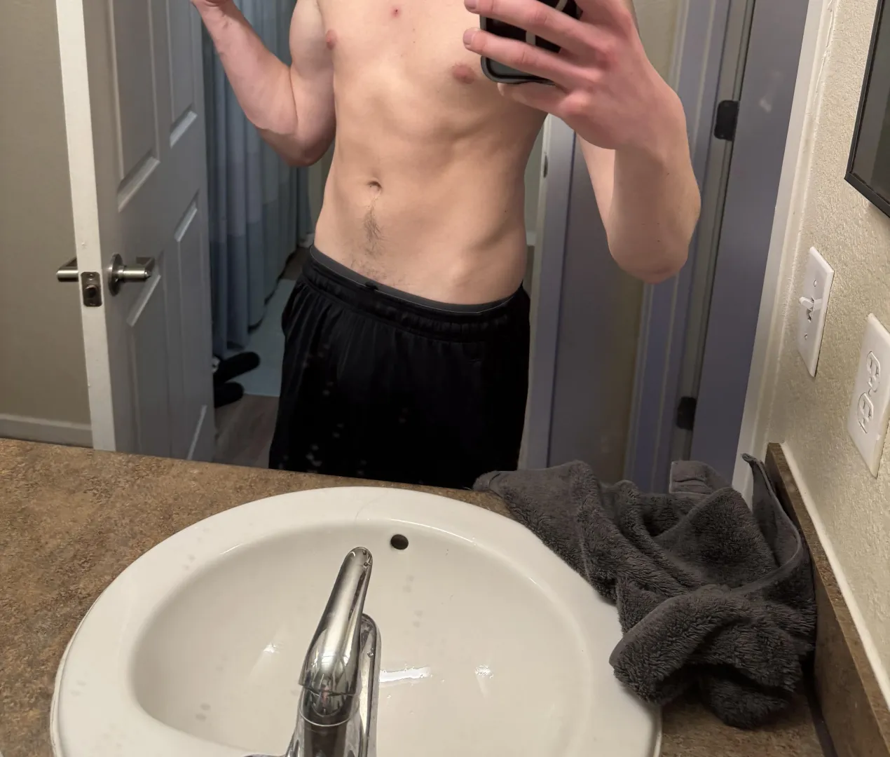 Young tall, fit, bull looking for hotwife!