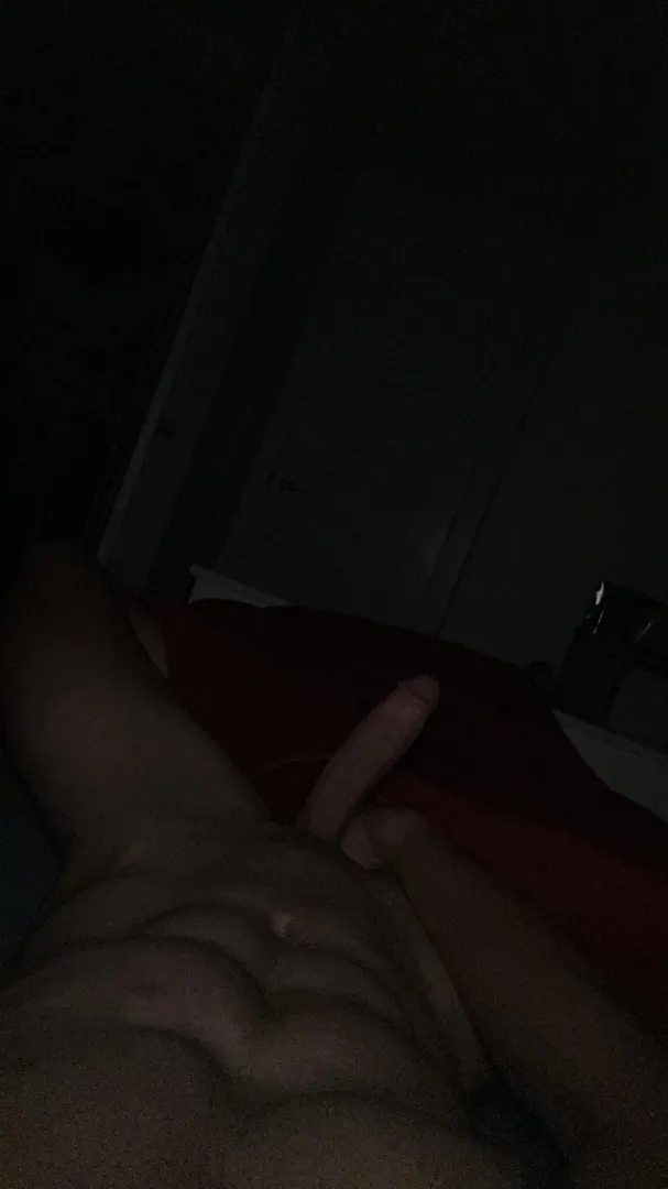 26 (M4F) good looking fit 8 inches hung looking for fun tn