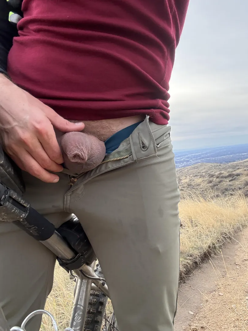 36M USA. What an MTB ride piss break looks like