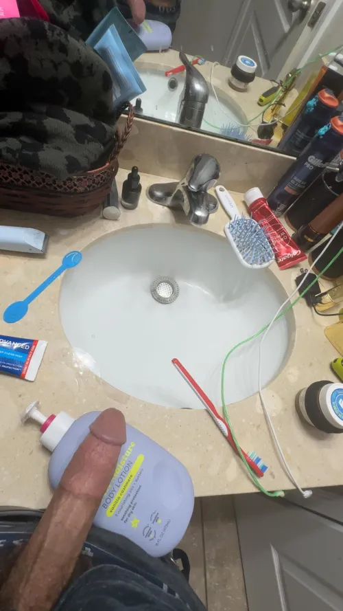 Age:18 need a slut to worship my sweaty  dick