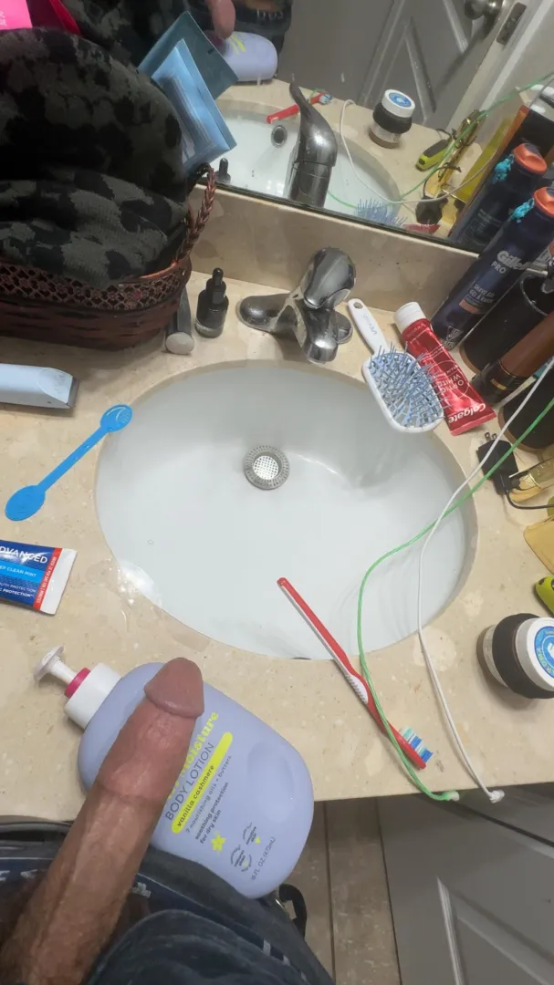 Age:18 need a slut to worship my sweaty  dick