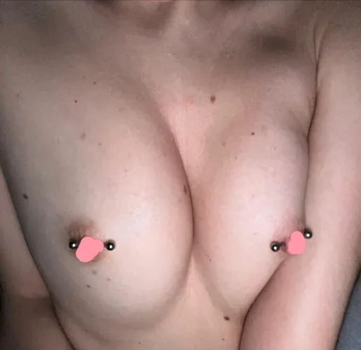 Buon pomeriggiooooo ☀️Vieni ad iscriverti gratuitamente al mio canale of da domani c’è una promozione per il sexting molto interessante  IO E LE MIE TETTE TI ASPETTIAMO ️