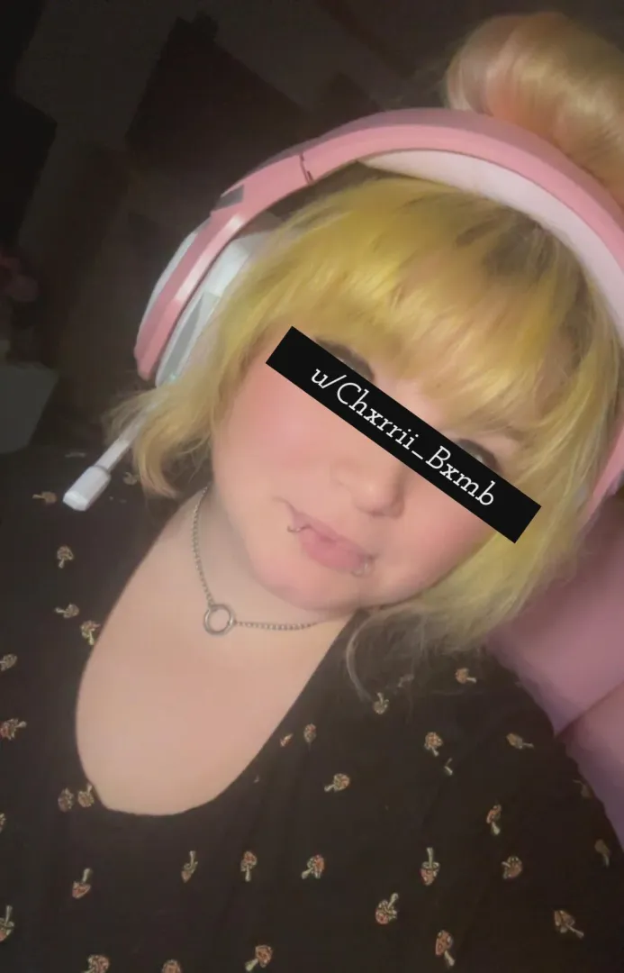 Fetish Haven Seller Profile for u/Chxrrii_Bxmb