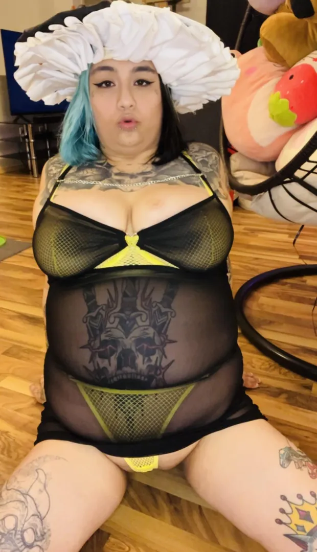 Goth bbw with a split tongue 