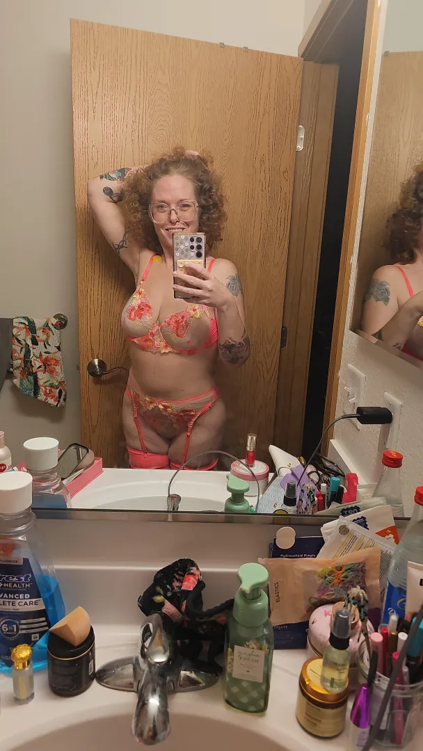 I think this little ensemble, screams (f)or warmer weather. PS I'm out of my wine