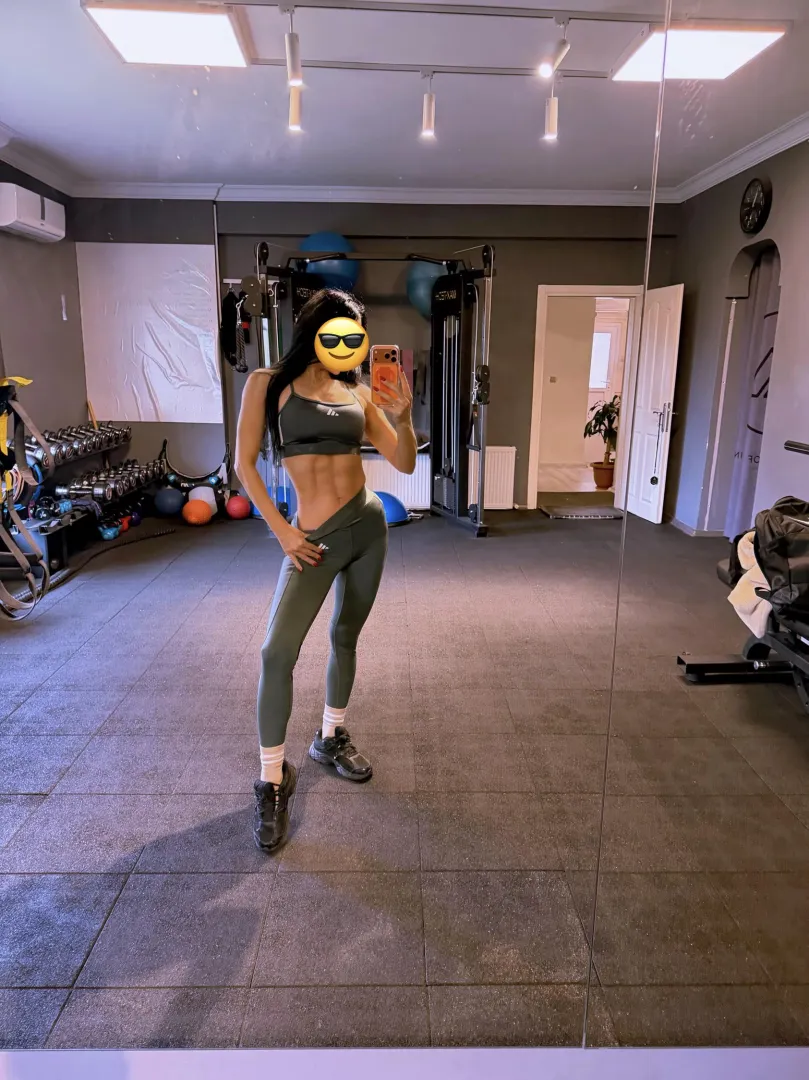 In April, I’m looking for someone who would be interested in traveling with me to Las Vegas for four days. The accommodation expenses would be their responsibility.