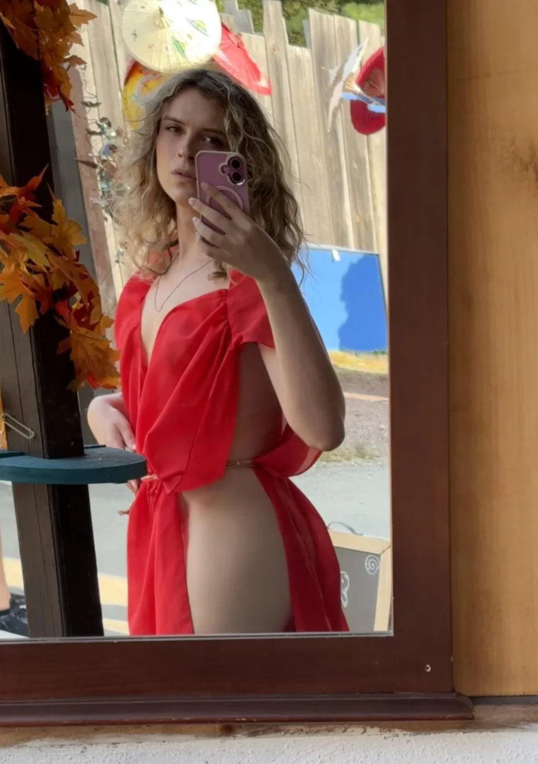 kajira selfie. nobody at the renn faire recognized the camisk 