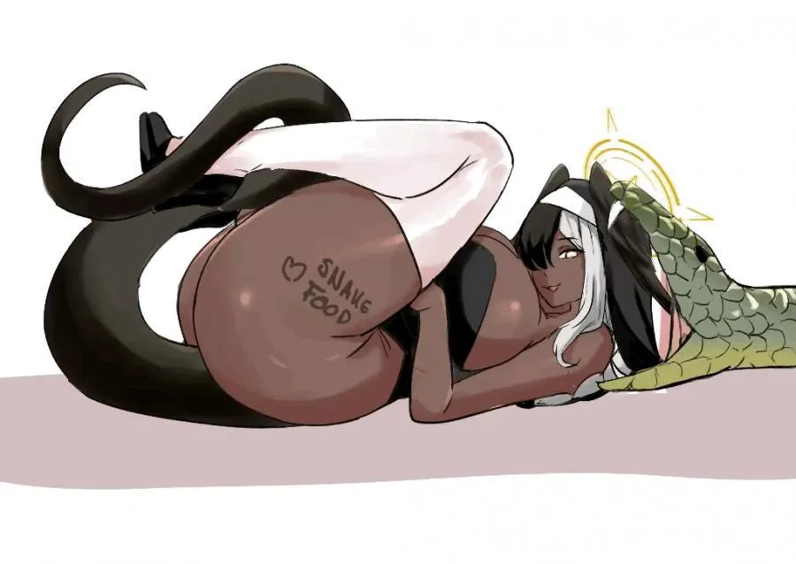 Me posing for my live stream before the snakes starts enjoying its meal~