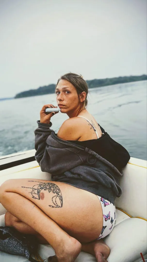 Sending nudes to every guy that upvte, (instantly) just say yep