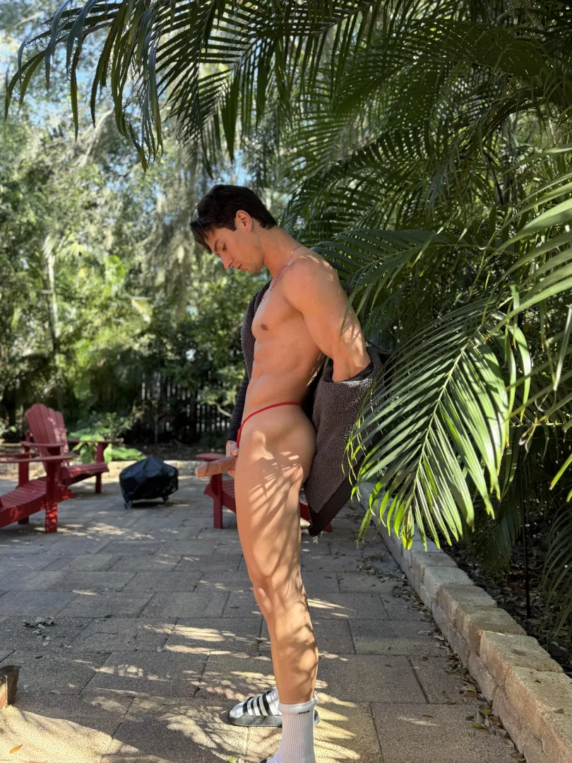 Stroking my shit outside today  [27]