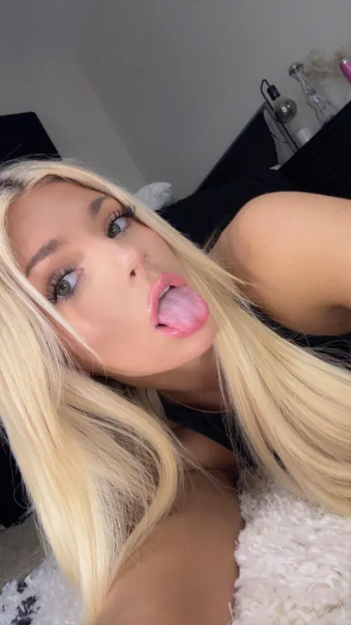 [18][F4M][NYC] - looking for a big dick to wrap my lips around 