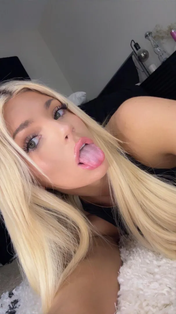 [18][F4M][NYC] - looking for a big dick to wrap my lips around 