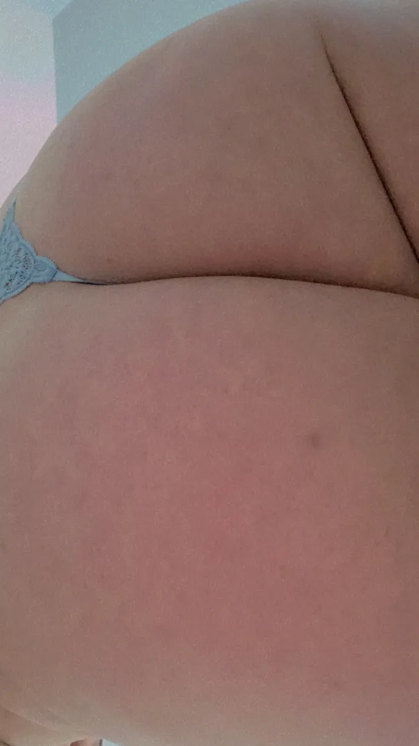 [21] M, anyone want to touch? Sc: ashton_lo