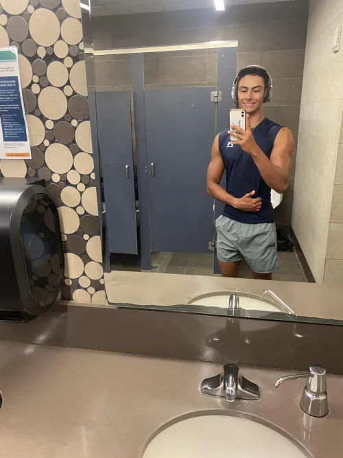 22 [M4F] Being snowed in is making me horny af. Looking for tonight or this week in Fort Worth