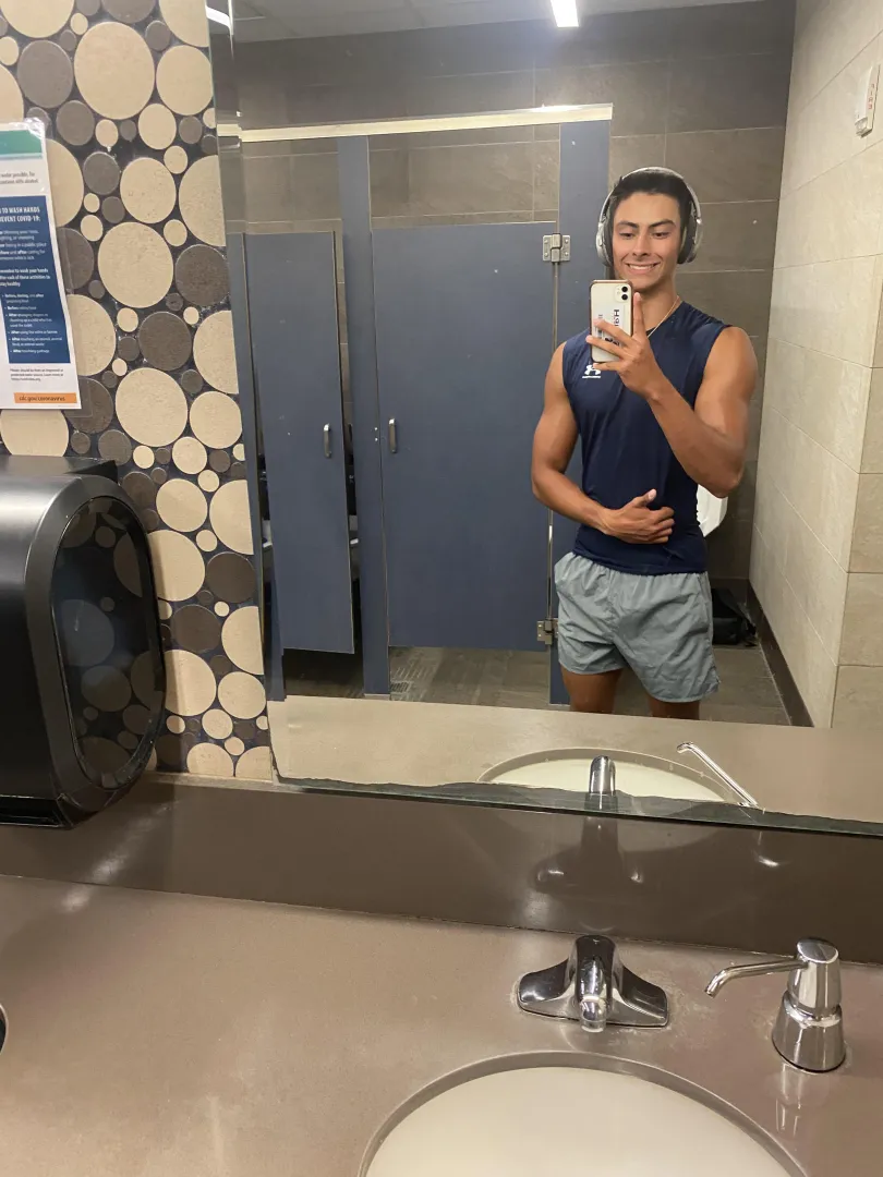 22 [M4F] Being snowed in is making me horny af. Looking for tonight or this week in Fort Worth