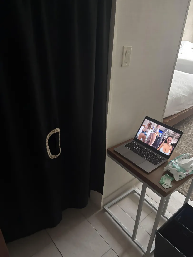 Chicago M4M Anonymous Gloryhole 28M Host