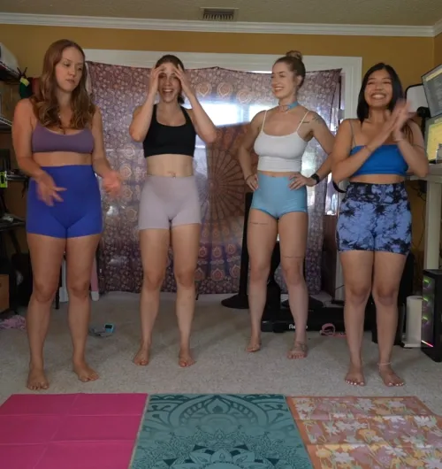 Happy Saturday!! FULL NUDE 30+ min GGGG yoga workout is up now for free on my OF & Fansly!!! ‍‍‍‍