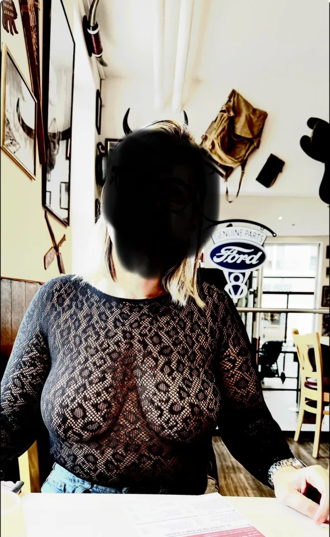 I forgot my bra... but waiters sees happy