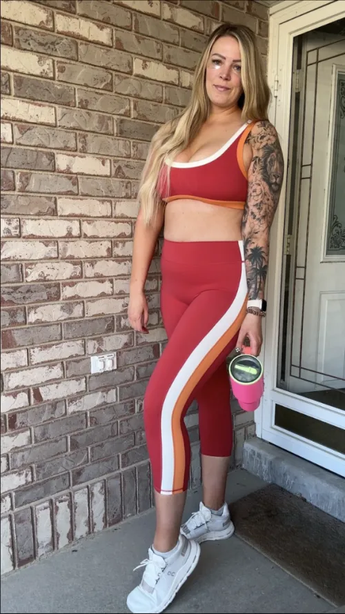 I want to be your favorite MILF, you won't regret it, trust me