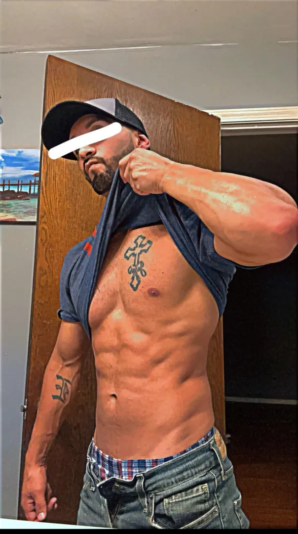 Looking for fun. Solo straight male near McHenry.