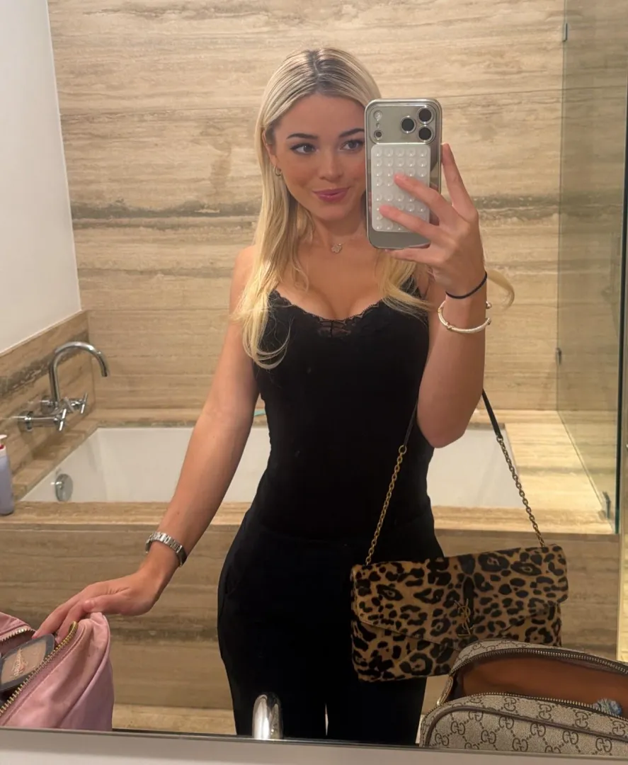 Mirror selfie - IG January 2026