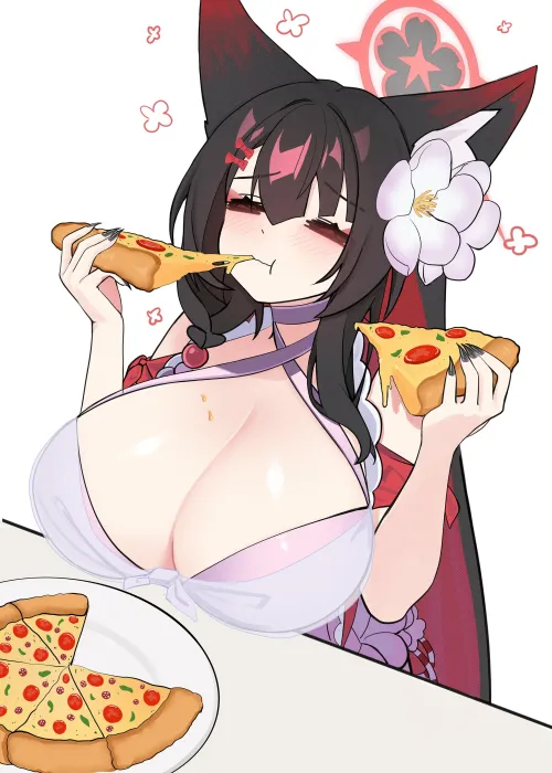Pizza is stored in the boobs (silenzuka)
