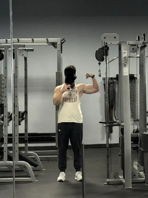 shoulder day bicep check