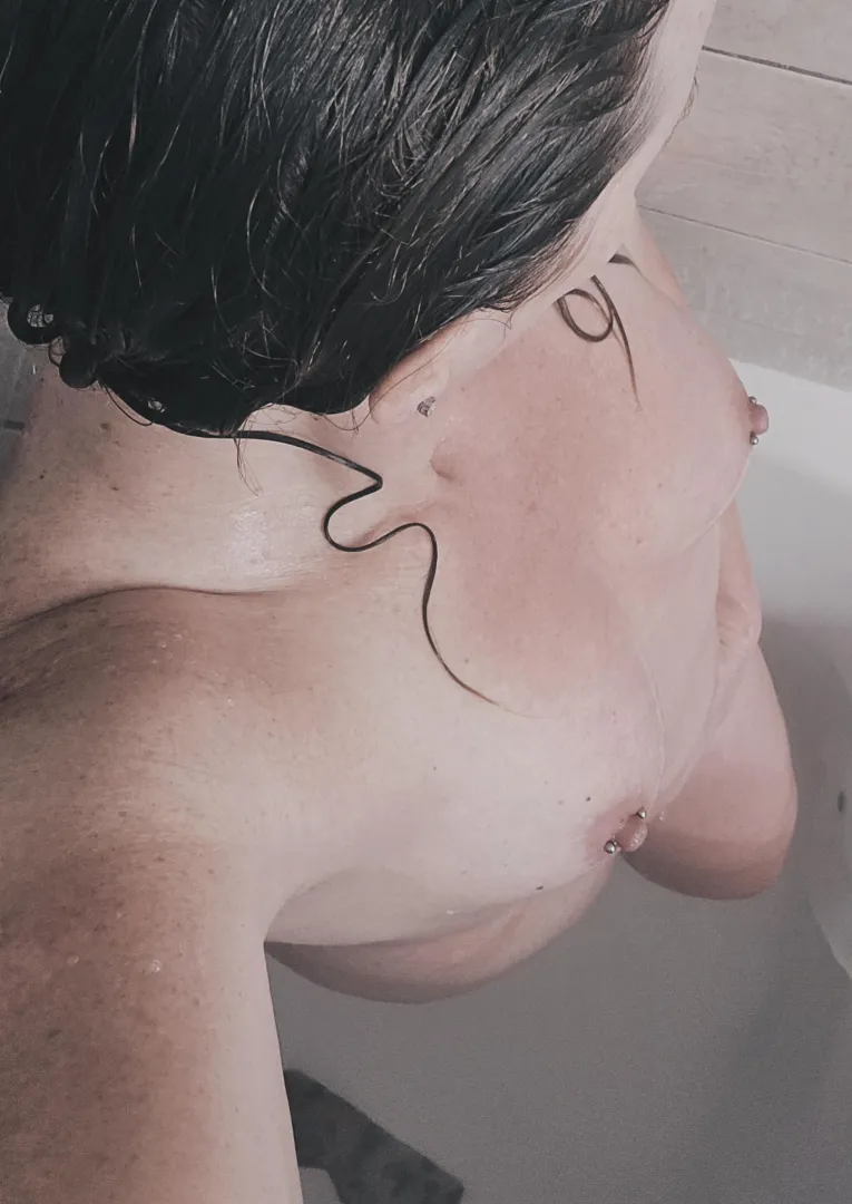 Starting the Week Right With a Steamy Shower View From Above