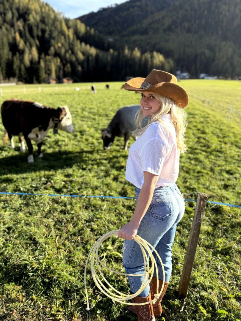 Think I can get a hand in the field