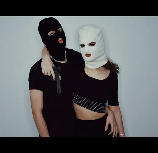 Toronto MF4F Early 30s. #ffm we are a discreet, respectful couple. That is also good looking  we are looking for our first unicorn. So princesses to the front.   or bbc thick !