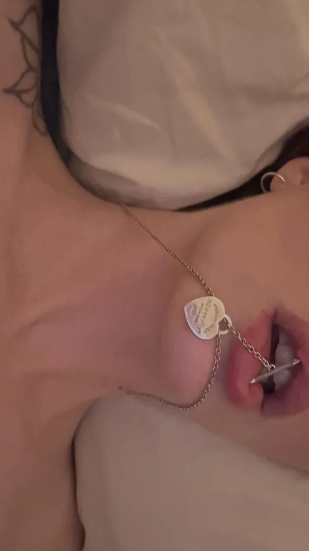 19 [F] - Feeling frisky, need someone w/ a place lnstа works better: lunarumes