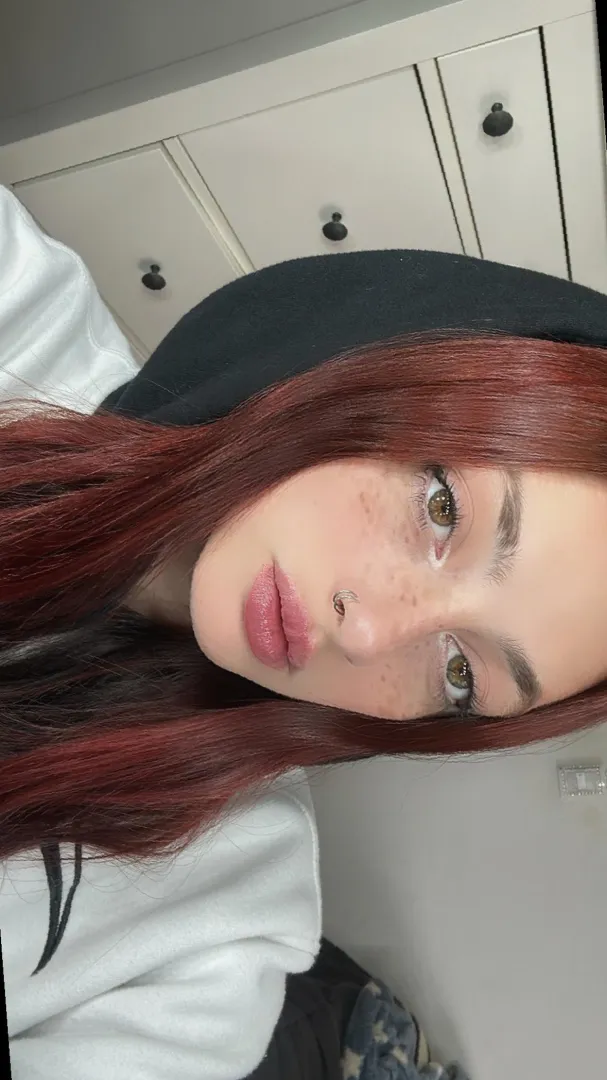 19 F4M - Anyone nearby down to host? - slide in on lg: lunarumes