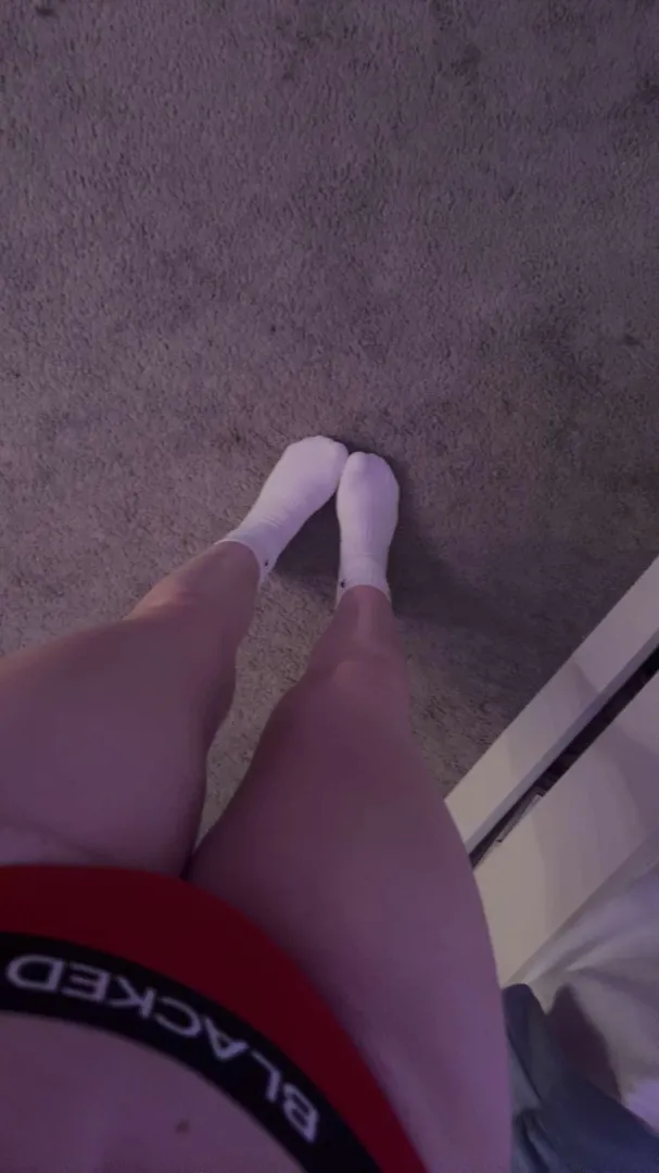 [20F] Blonde snowbunny looking for Black Bull to cuck my bf with