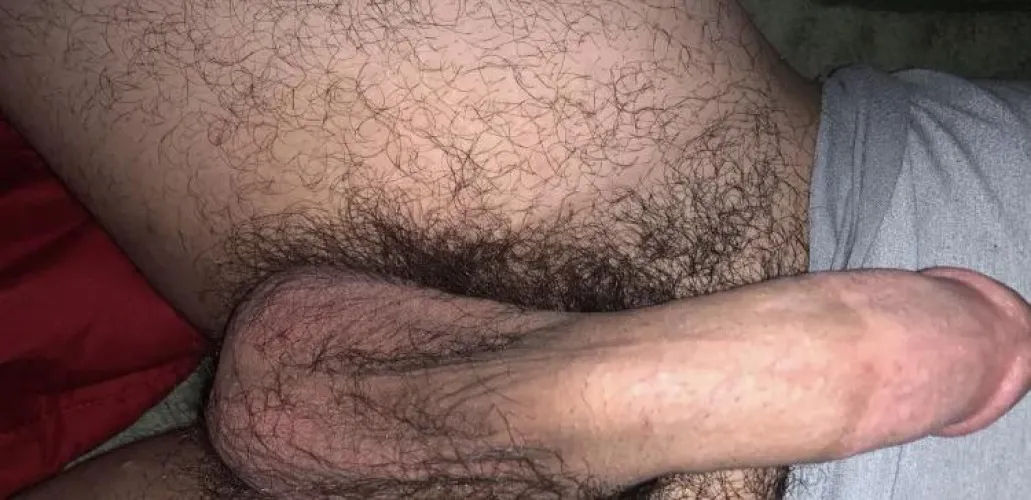 29m thick cock and decent looking masculine top for smooth bottoms or couples for fun 